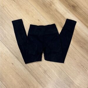 Black aurola leggings w butt scrunch